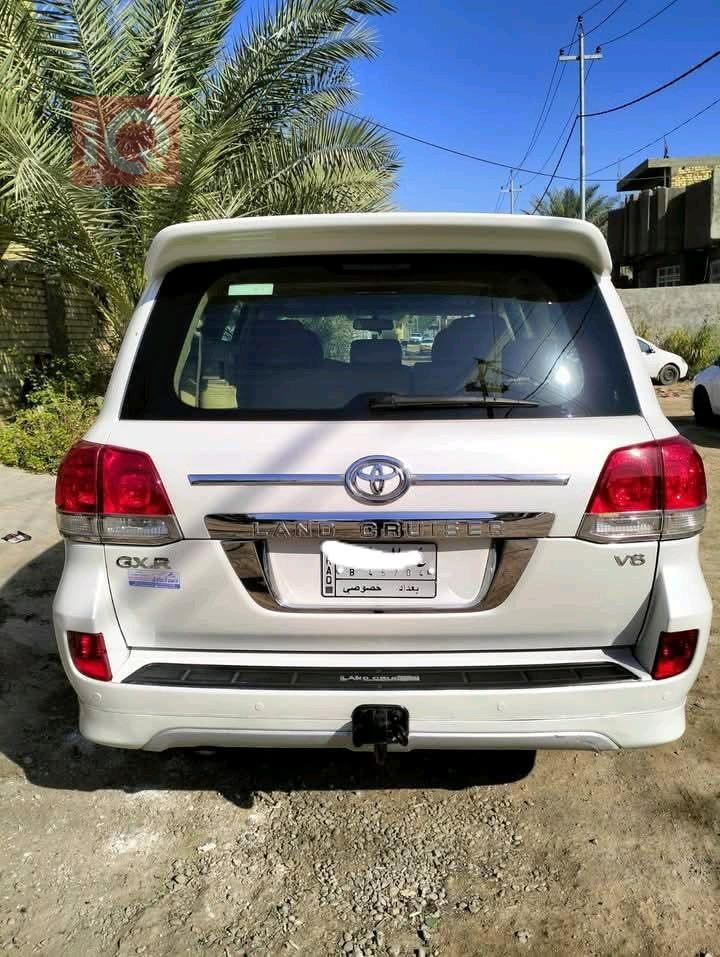 تۆیۆتا لاند کروزەر